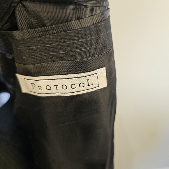 Protocol black with stripes men's suit jacket 44R pants 36R. Pants classic cut. - Picture 7 of 14